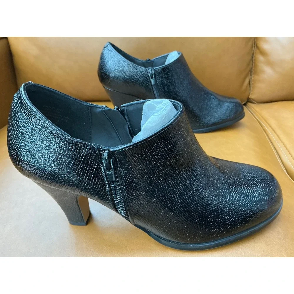 Journee Sanzi-WD Ankle Booties Womens 9.5 Wide Black Lizard Embossed